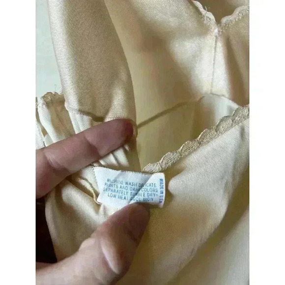 Vanity Fair Vintage full slip size 34L nylon with lace trim - Picture 8 of 12